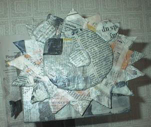 Soporte para libros con león de papel maché