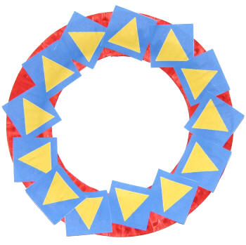Corona de formas y colores con plato de papel