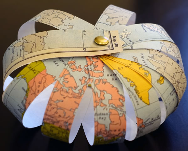 Manualidad Globo Terráqueo con tiras de papel