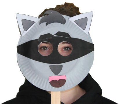 Manualidad con plato de papel del mapache