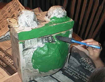 Manualidad rana con papel mache