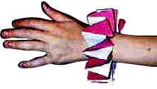 Pulsera roja y blanca